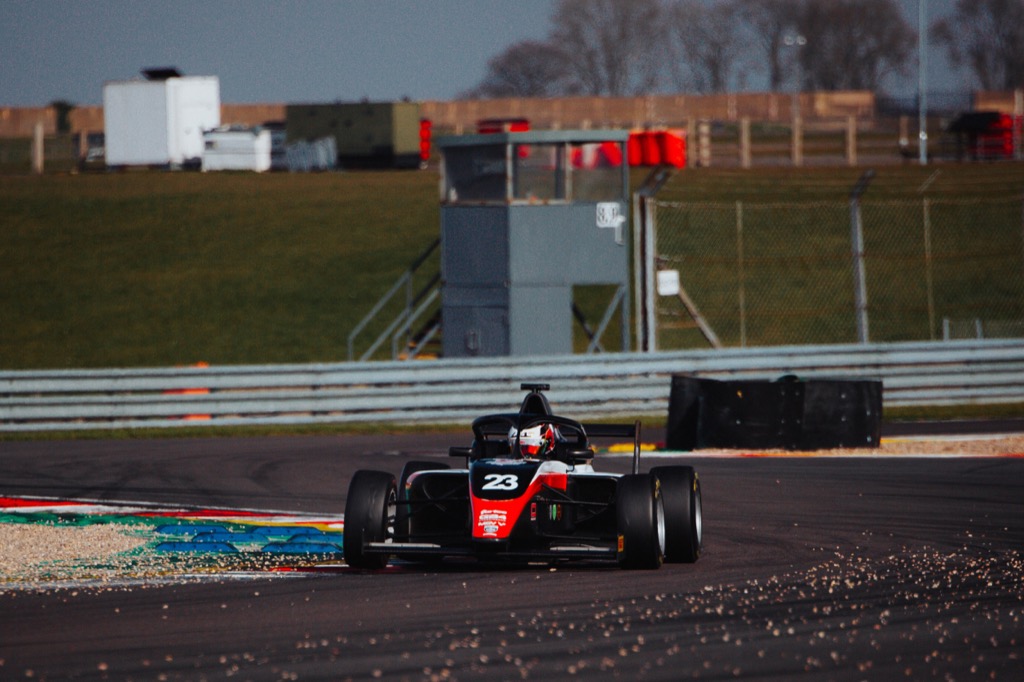 Luca Magnussen klar til første afdeling af GB4 Championship.
(Foto: Luca Magnussen Racing)